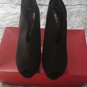 Like new Carlos pepe toe booties